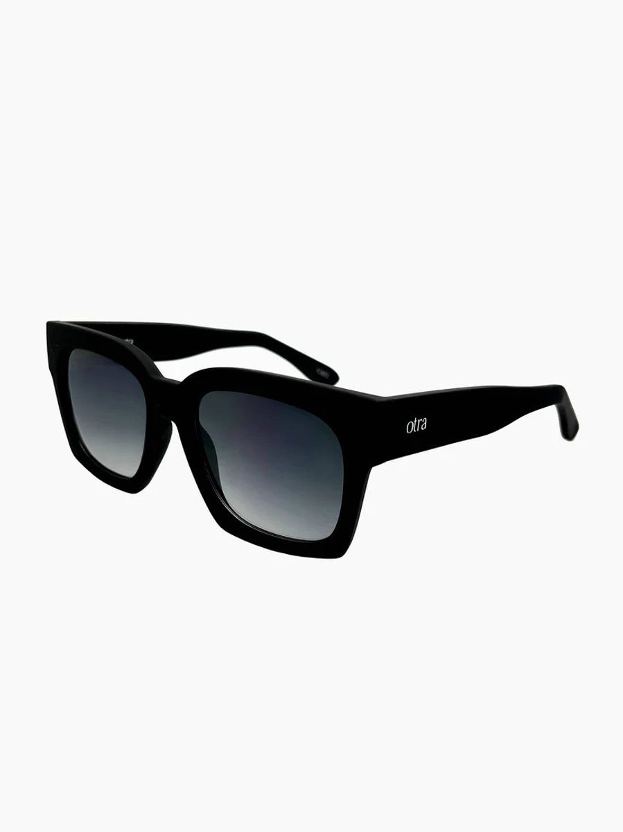 Otra Eyewear Alba Black/Smoke Fade